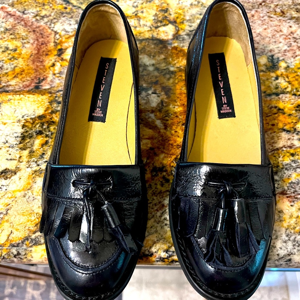 Steve Madden black leather loafers